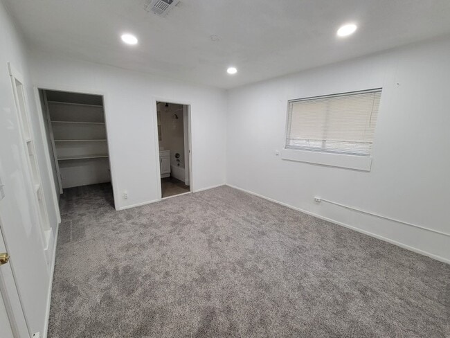 Building Photo - 210 N 700 E
