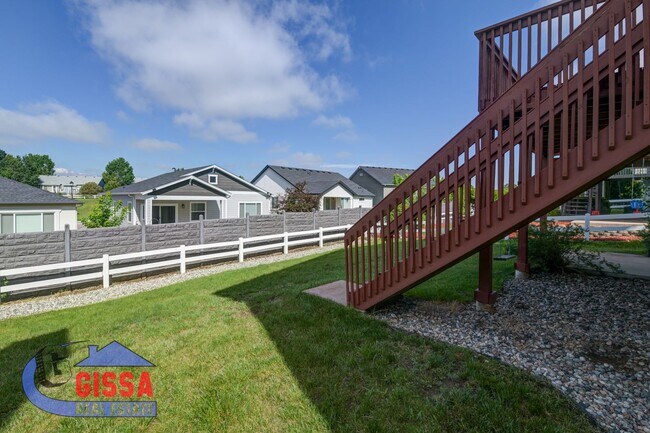 Building Photo - Beautiful home with views of Pikes Peak!