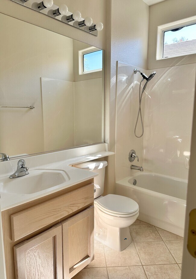 Building Photo - 2519 Romanza Rd