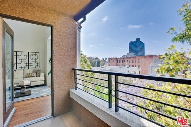 Building Photo - 5553 W 6th St