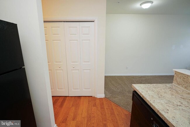 Building Photo - 439 Parkview Ct