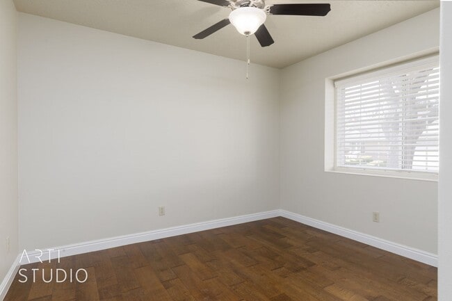 Building Photo - 4 Bedroom 2.5 Bath Home in Creekside Village