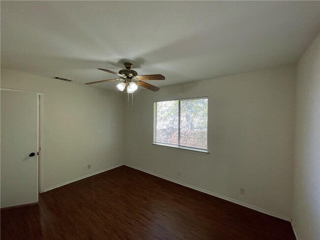 Building Photo - 407 Parkhill Cove