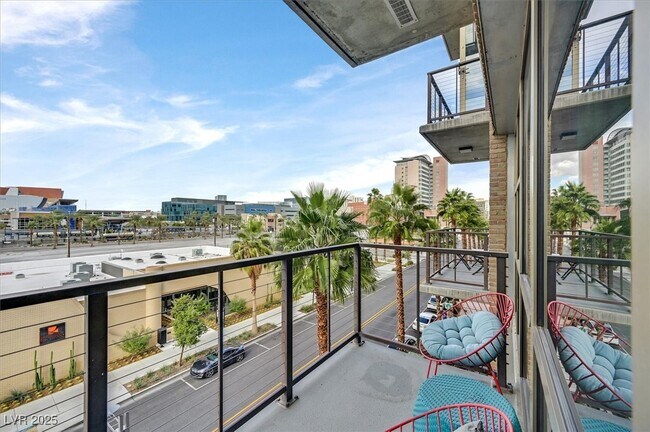 Building Photo - 353 E Bonneville Ave