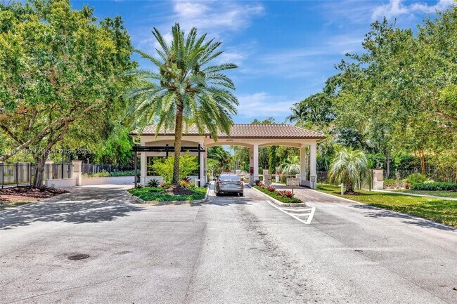 Building Photo - 10425 Bermuda Dr