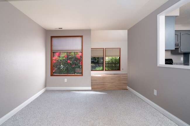 Building Photo - 4-Bedroom Home 2.5 Bathrooms, Mount Vernon