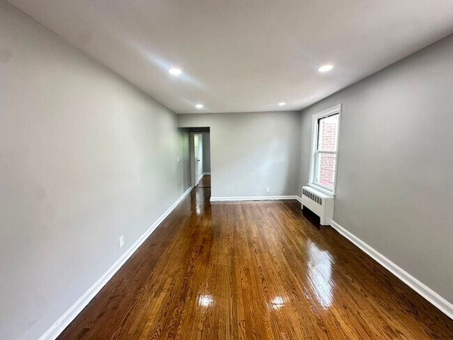 Interior Photo - The Eminence