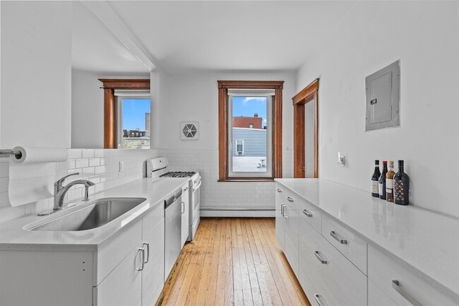 Building Photo - 201 19th St