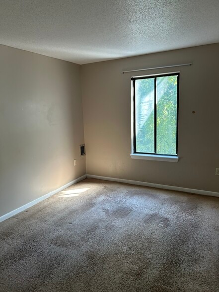 Building Photo - 175 Mill Pond Rd