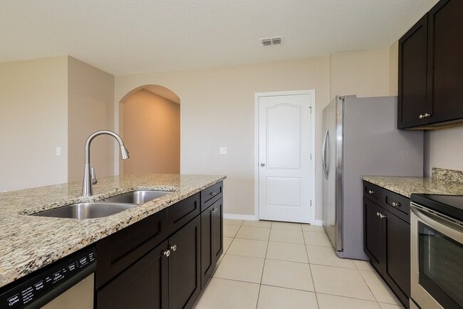 Building Photo - 484 Aberdeen Dr