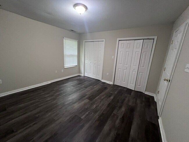 Building Photo - Oak Ridge 37830 - 2 bedroom, 2 bath townho...