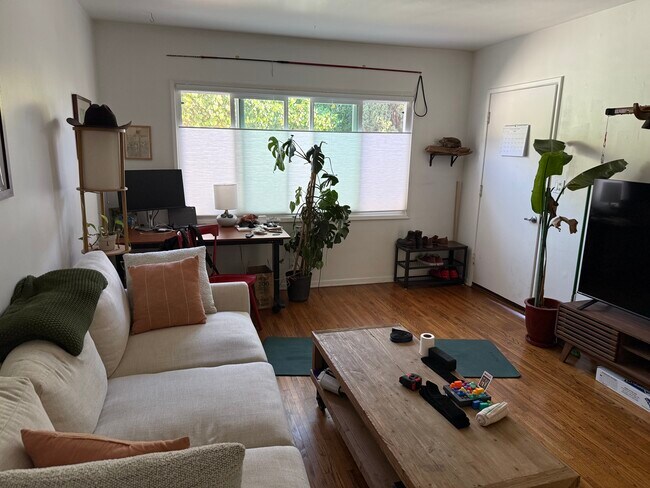 Building Photo - 1927 11th St