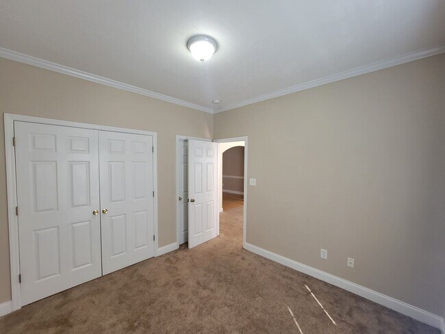 Building Photo - 211 Brook Ct