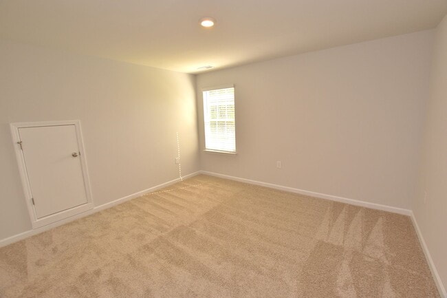 Building Photo - 468 Rosemount