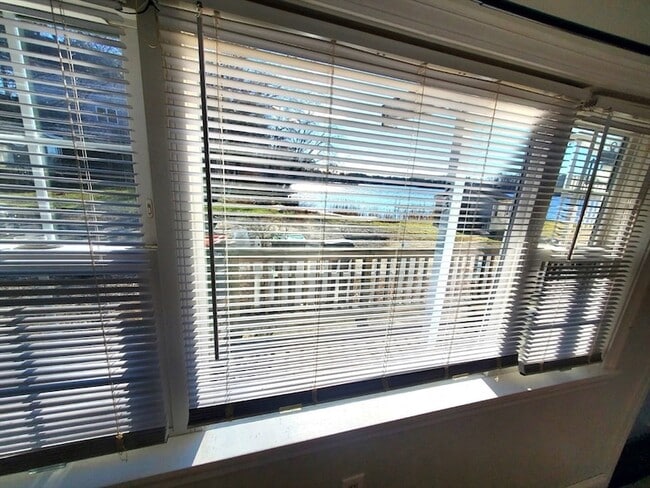 Building Photo - 23 Lantern Ln