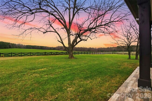 Building Photo - "Spacious 5-Bed, 3-Bath Sanctuary with 3,064 Sq Ft of Comfort in Waxhaw, NC!"