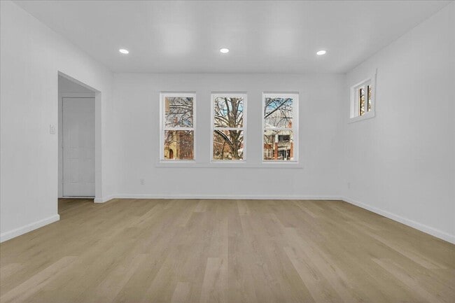 Building Photo - 2727 Leslie St