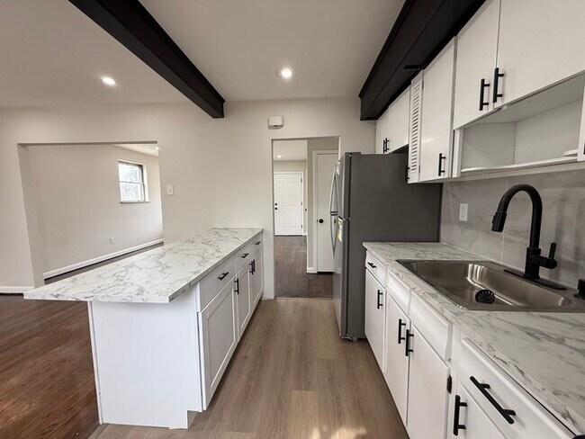 Building Photo - 36 Collins Ln