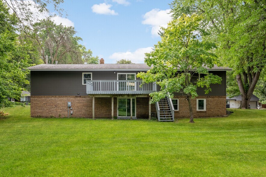 Building Photo - 11004 Oak Knoll Ter N