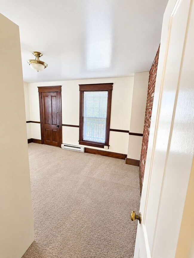 Building Photo - 650 N Mulberry St