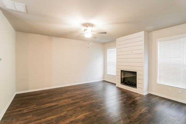Building Photo - Beautiful 3 Bedroom at Emery Place