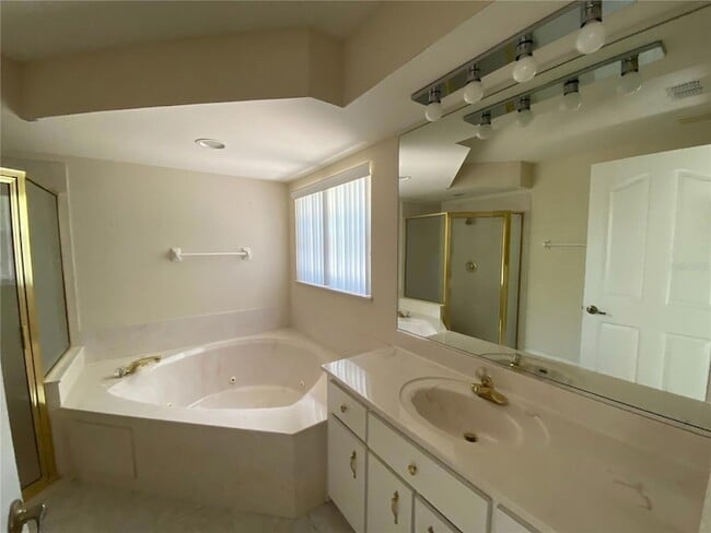 Building Photo - 15980 SW 27th Ave Rd