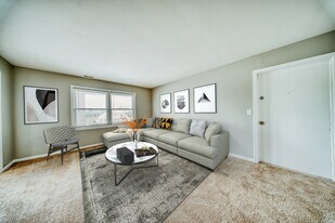 Building Photo - Roban Apartments