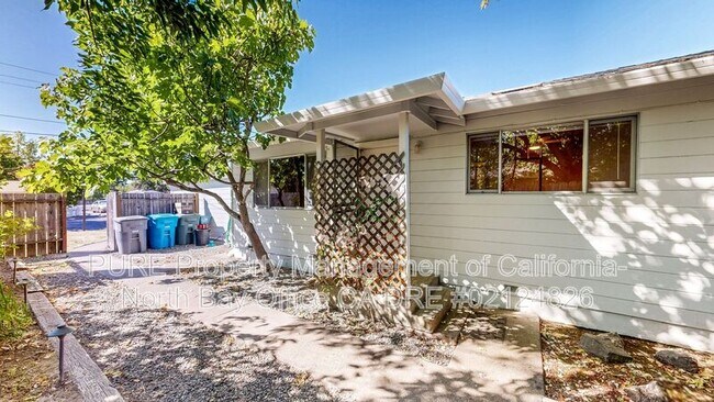 Building Photo - 867 Lorna Dr
