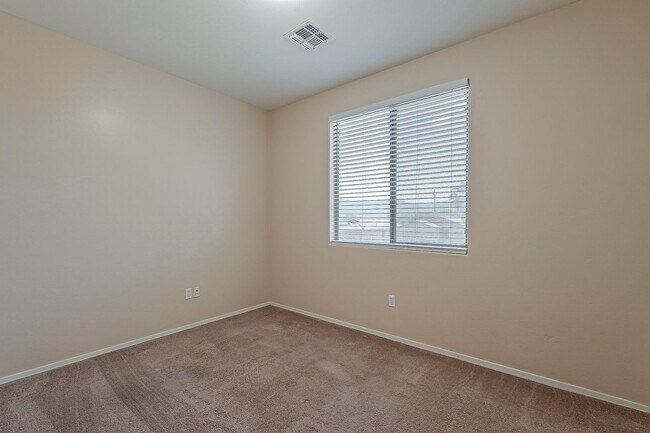 Building Photo - Pet-Friendly 4 Bedroom Rental in Tucson wi...