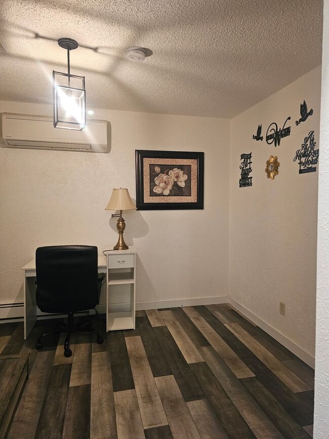 Building Photo - 1207 2nd St SW