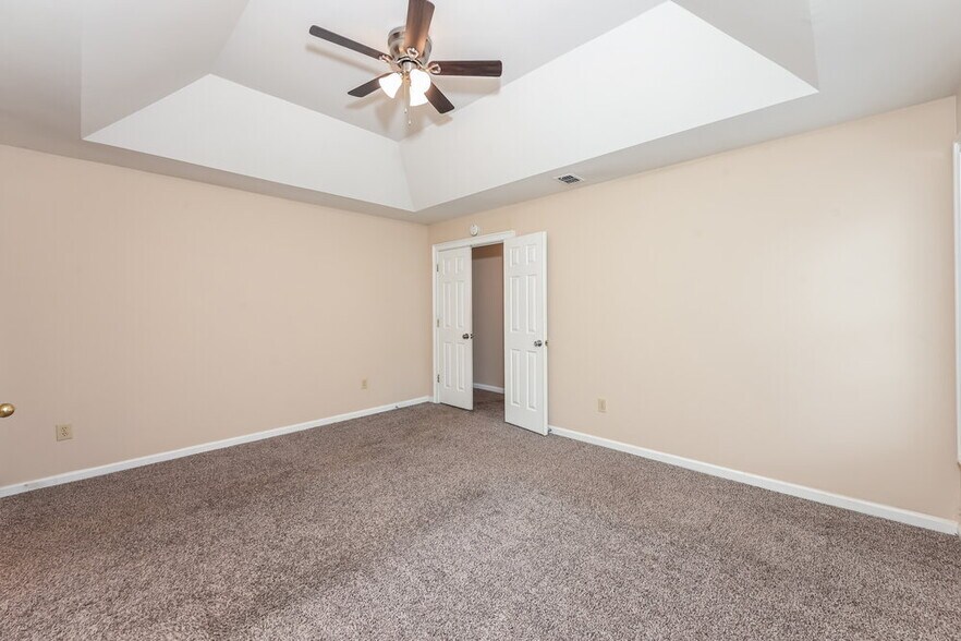 Building Photo - 641 Marble Arch Ave