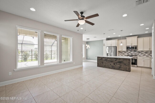 Building Photo - 99 Pondside Ln