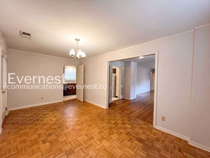Building Photo - 4984 Welchshire Ave