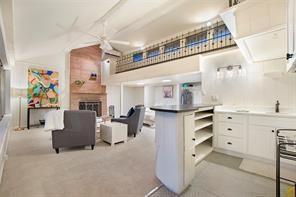 Building Photo - 5843 Vanderbilt Ave