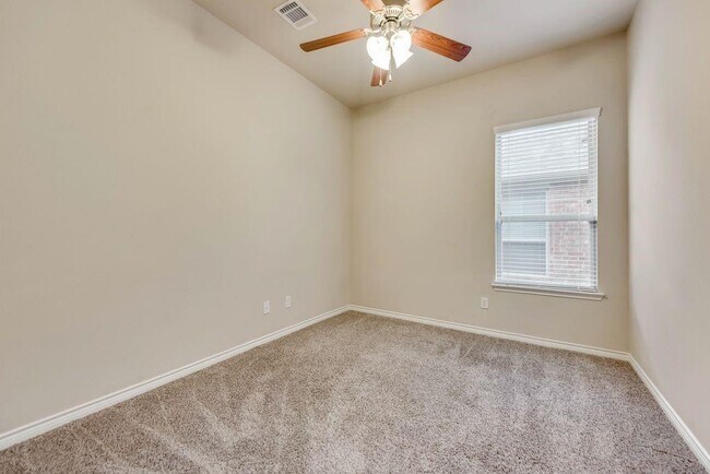 Building Photo - 932 Lake Cypress Ln