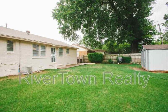 Building Photo - 4415 E Mallory Ave