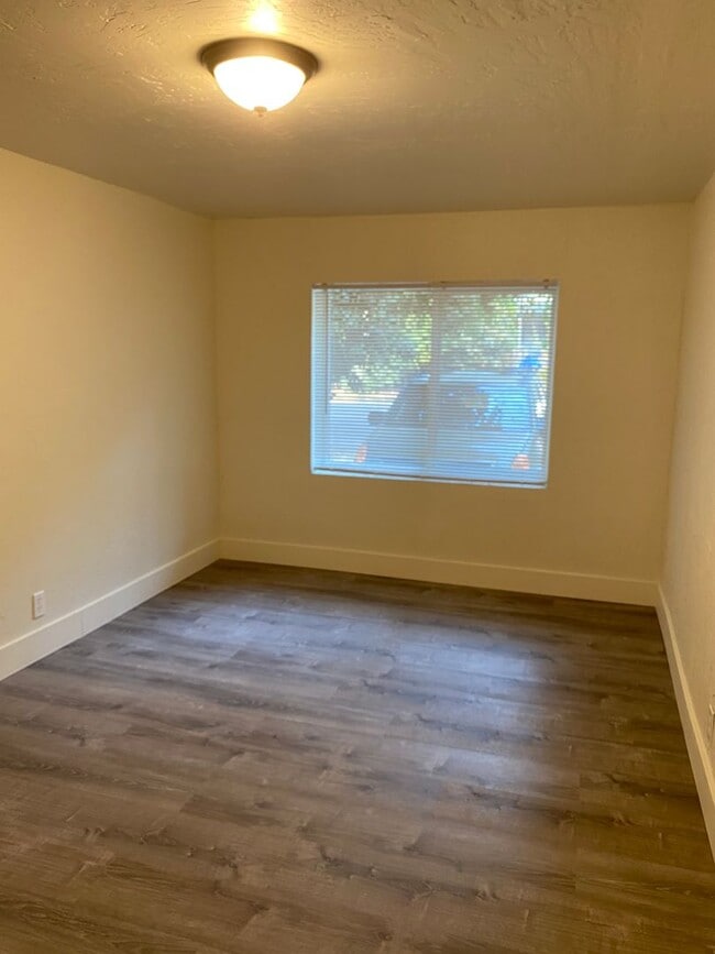 Building Photo - Cute Updated Home Near Shopping and Downtown Chico