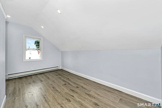 Building Photo - 463 Wilmot Ave
