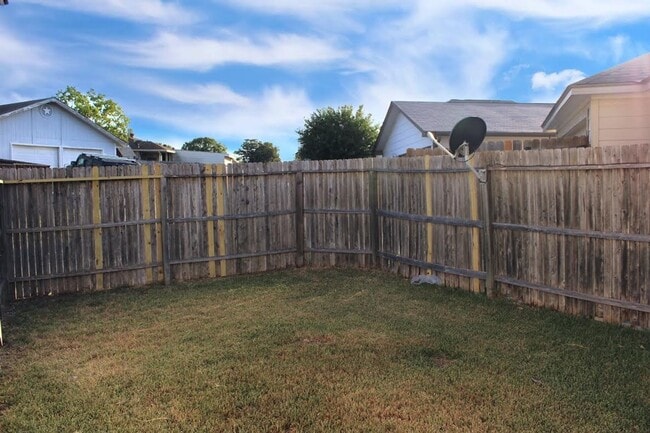 Building Photo - MEADOW OAKS