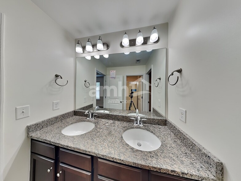 Building Photo - 8137 Willowbank Way