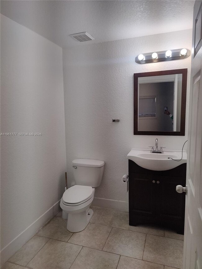 Building Photo - 3928 SW 52nd Ave