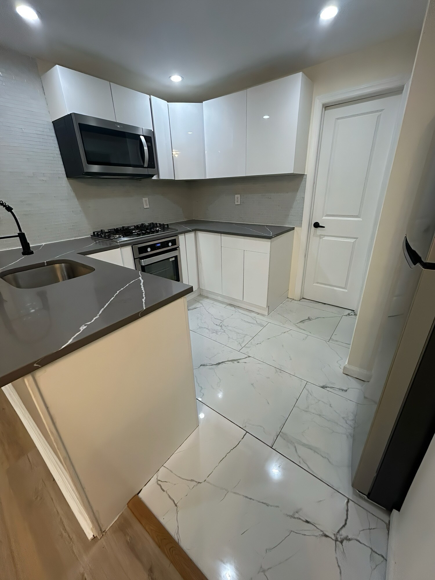 Building Photo - 659 Nassau St