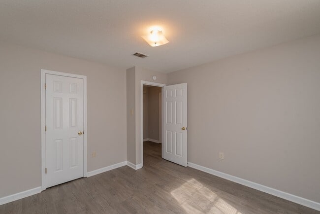 Building Photo - 3 Bed/2.5 Bath House for Rent in Martinez w/ Garage & Fenced Back Yard