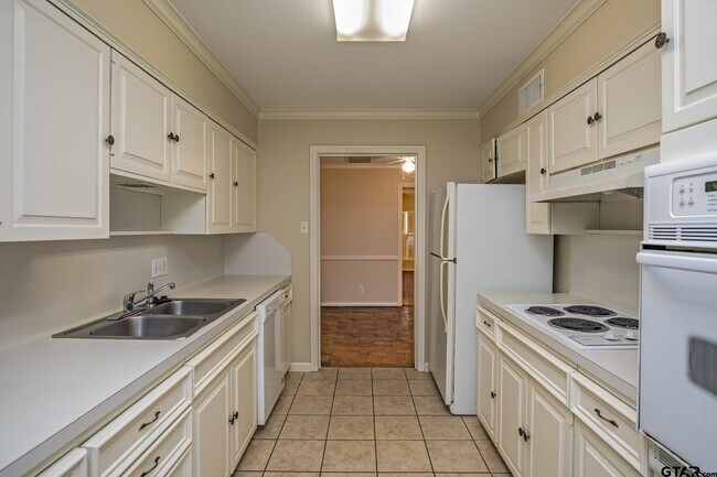 Building Photo - 3712 Colony Park Dr