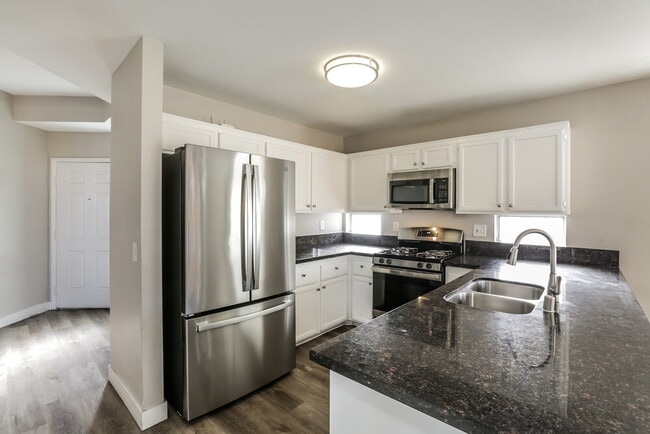 Building Photo - 2435 Sunset Peak St