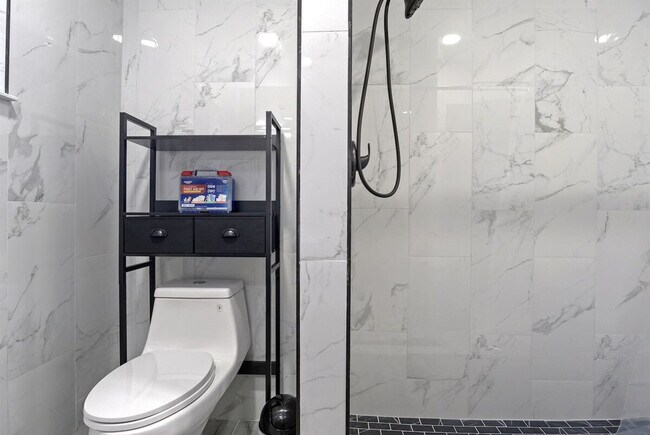 Building Photo - 1422 Dauphin Ln