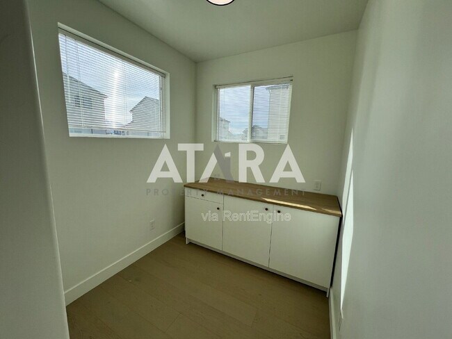 Building Photo - 955 S 850 W