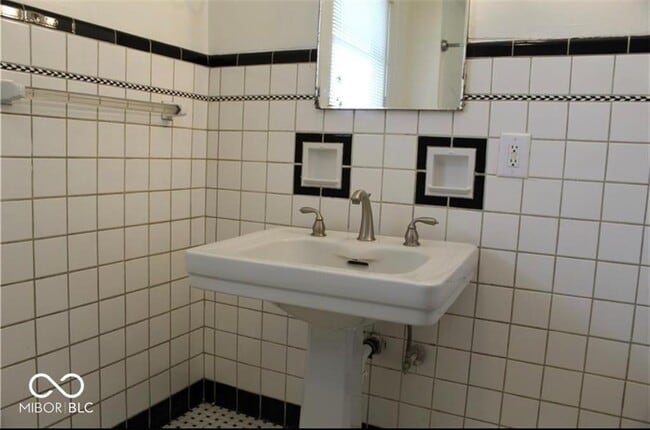 Building Photo - 342 Harvard Pl