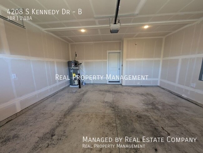 Building Photo - 4208 S Kennedy Dr