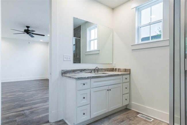 Building Photo - 414 Traditions Blvd